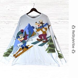 DISNEY Women’s Size 3X Shirt Top Crew Neck Mickey Pluto Skiing Winter Graphic
